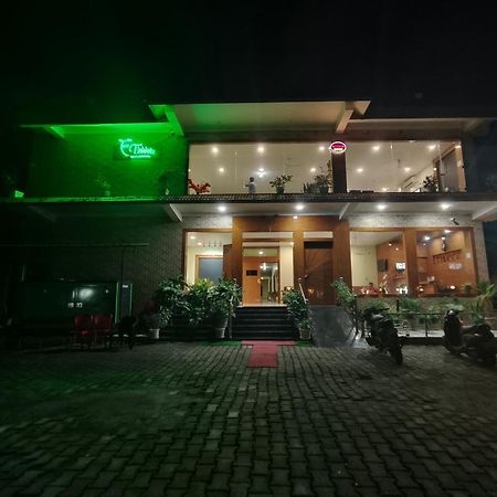 Tierra Hotel Cum Restaurant Kāziranga Extérieur photo